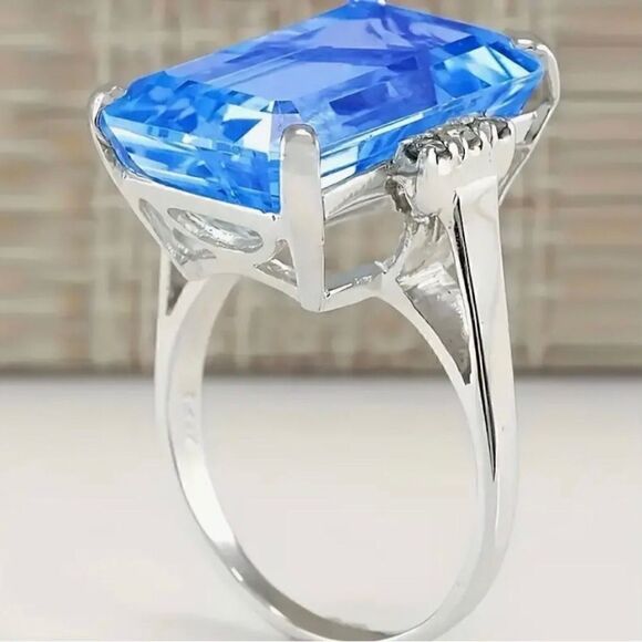 💙 NEW stunning blue zirconia rectangle ring 💙 - Picture 2 of 5